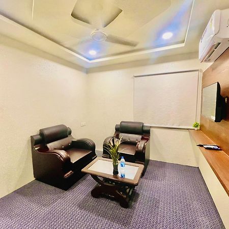 Hotel Eagle Grand Hyderabad Airport Zone Шемшабад Екстер'єр фото