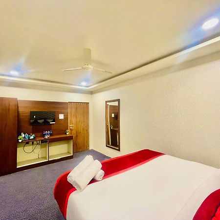 Hotel Eagle Grand Hyderabad Airport Zone Шемшабад Екстер'єр фото