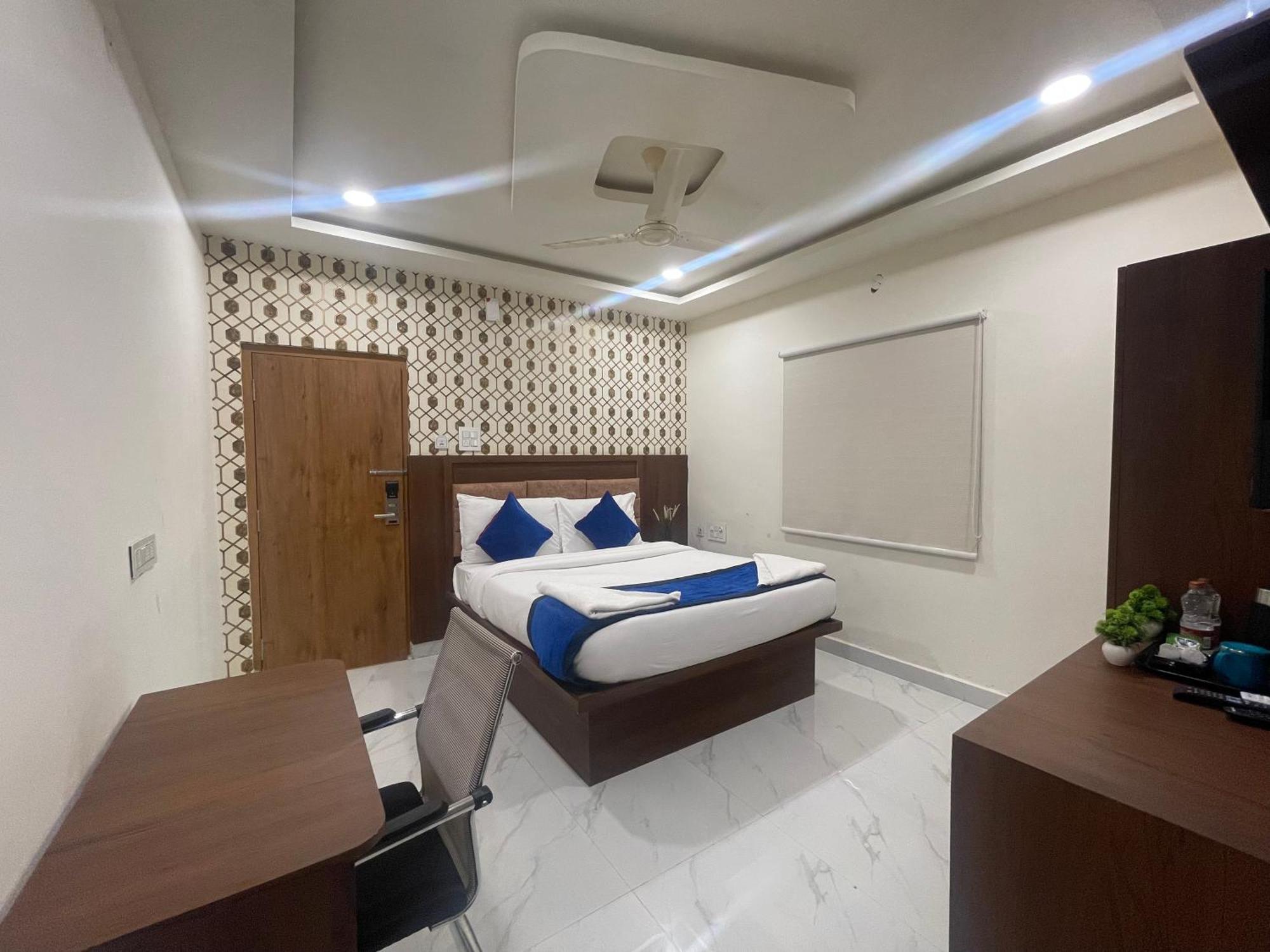 Hotel Eagle Grand Hyderabad Airport Zone Шемшабад Екстер'єр фото