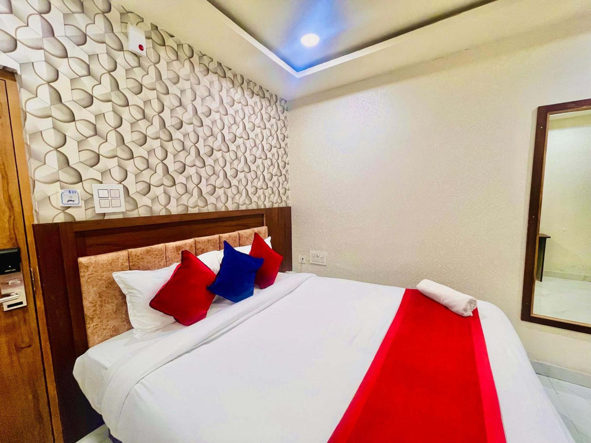 Hotel Eagle Grand Hyderabad Airport Zone Шемшабад Екстер'єр фото