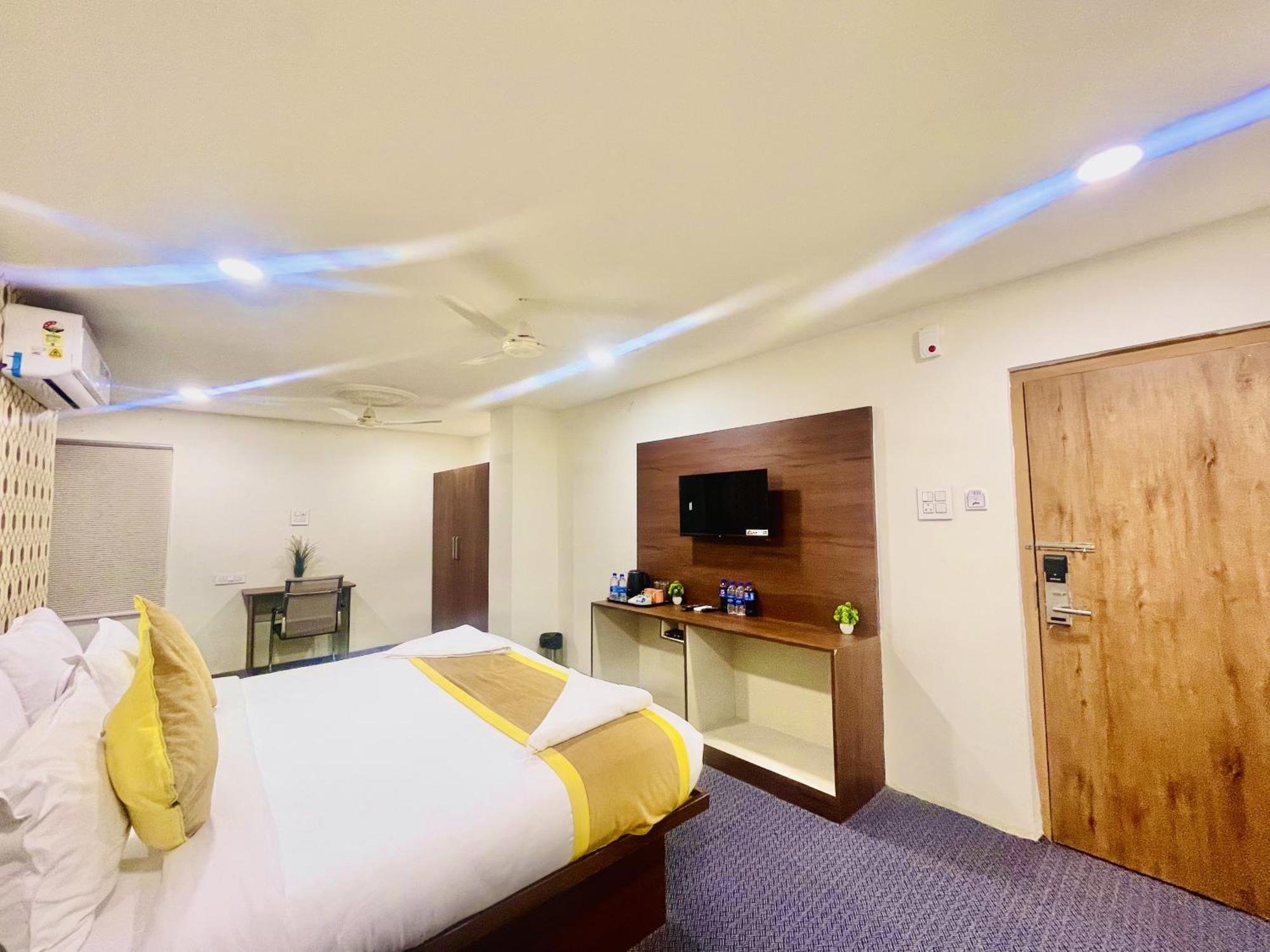 Hotel Eagle Grand Hyderabad Airport Zone Шемшабад Екстер'єр фото