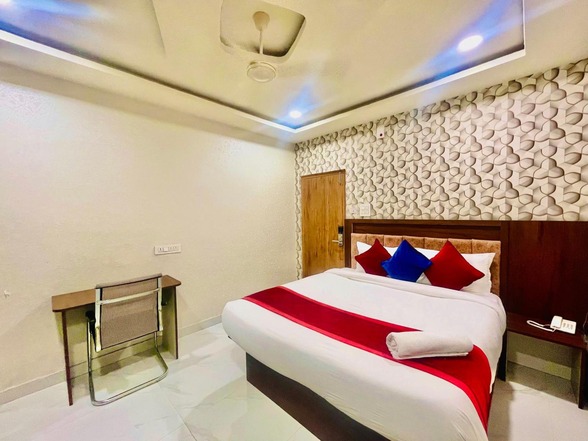 Hotel Eagle Grand Hyderabad Airport Zone Шемшабад Екстер'єр фото