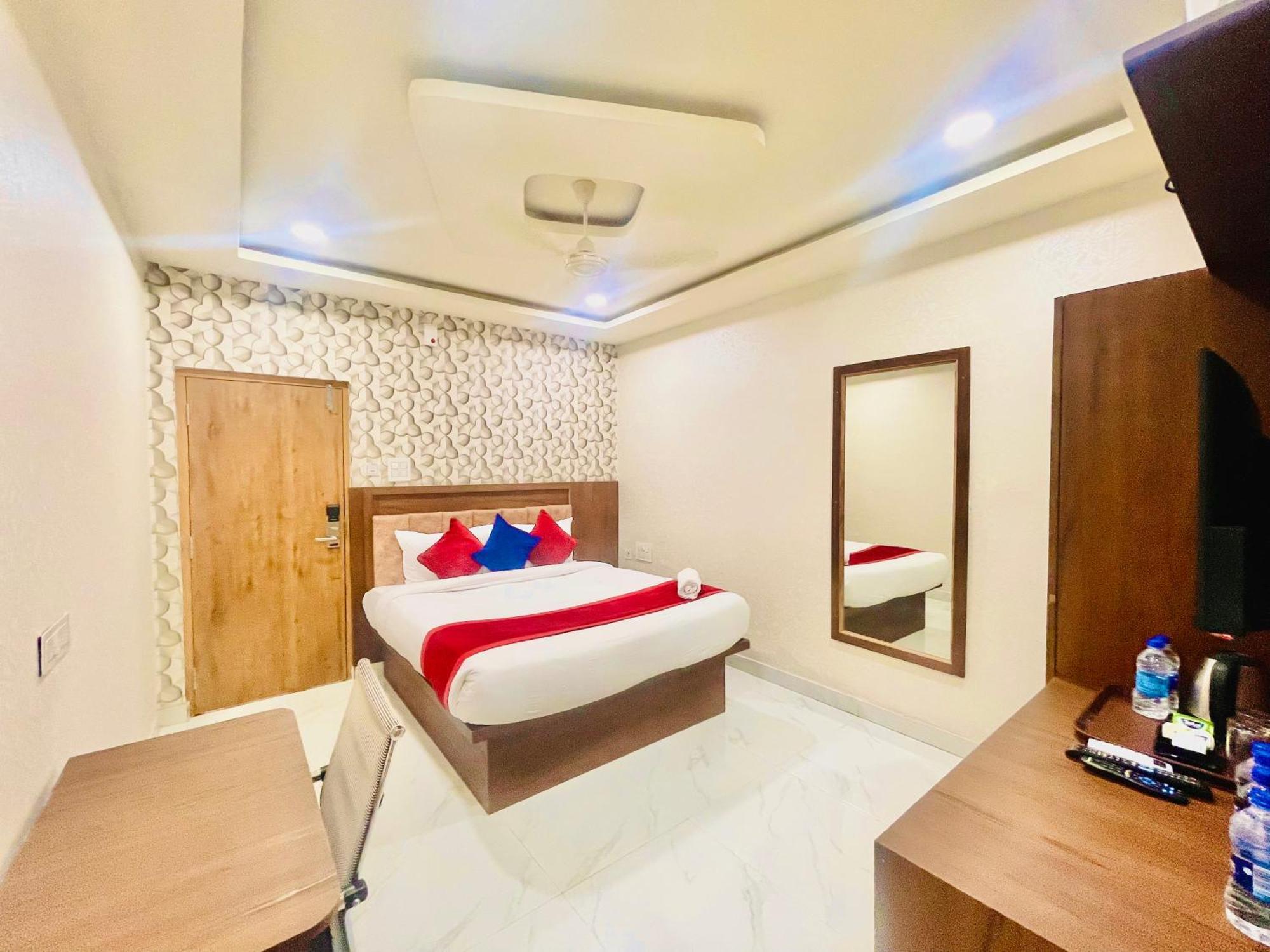 Hotel Eagle Grand Hyderabad Airport Zone Шемшабад Екстер'єр фото