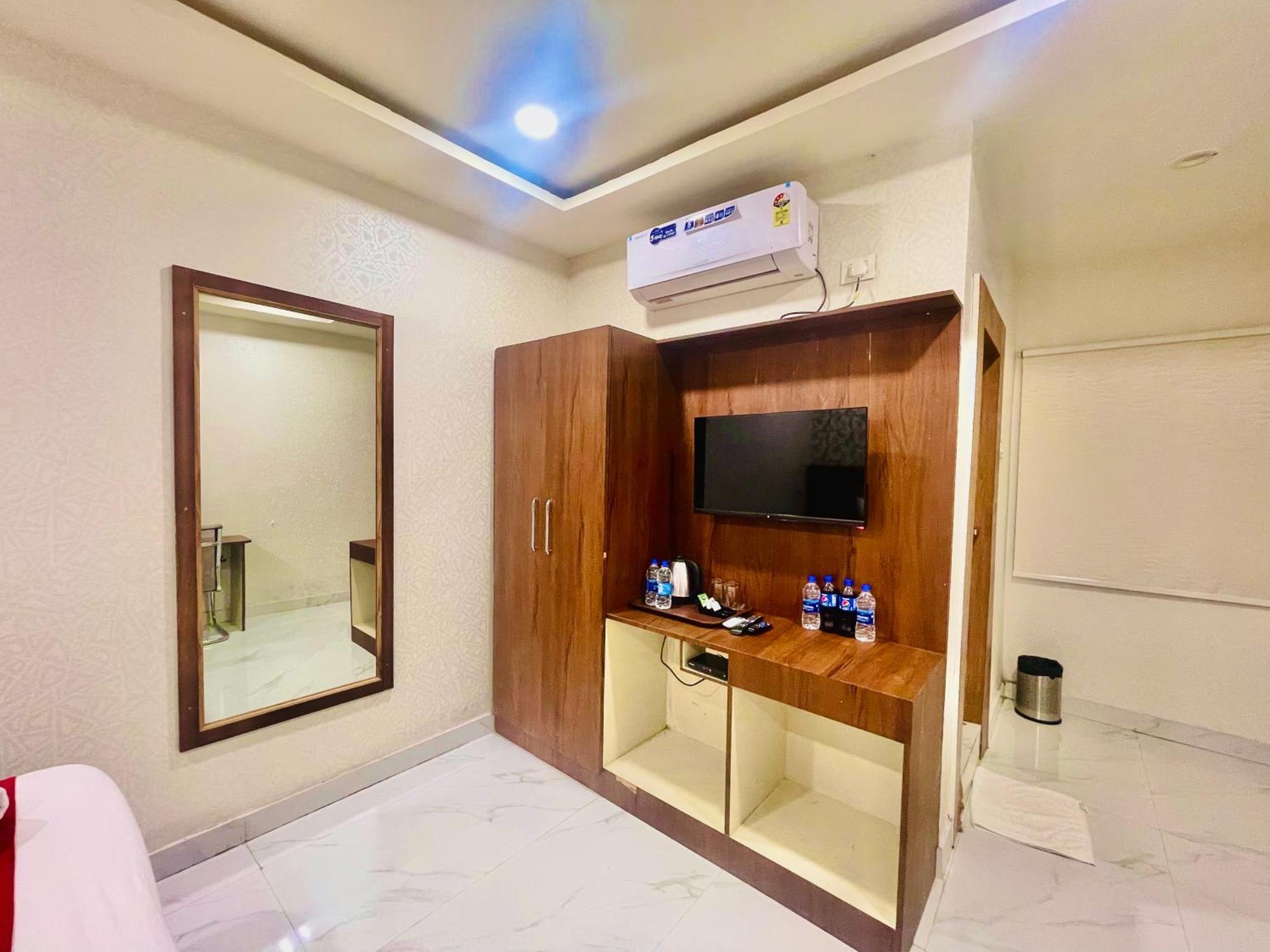 Hotel Eagle Grand Hyderabad Airport Zone Шемшабад Екстер'єр фото