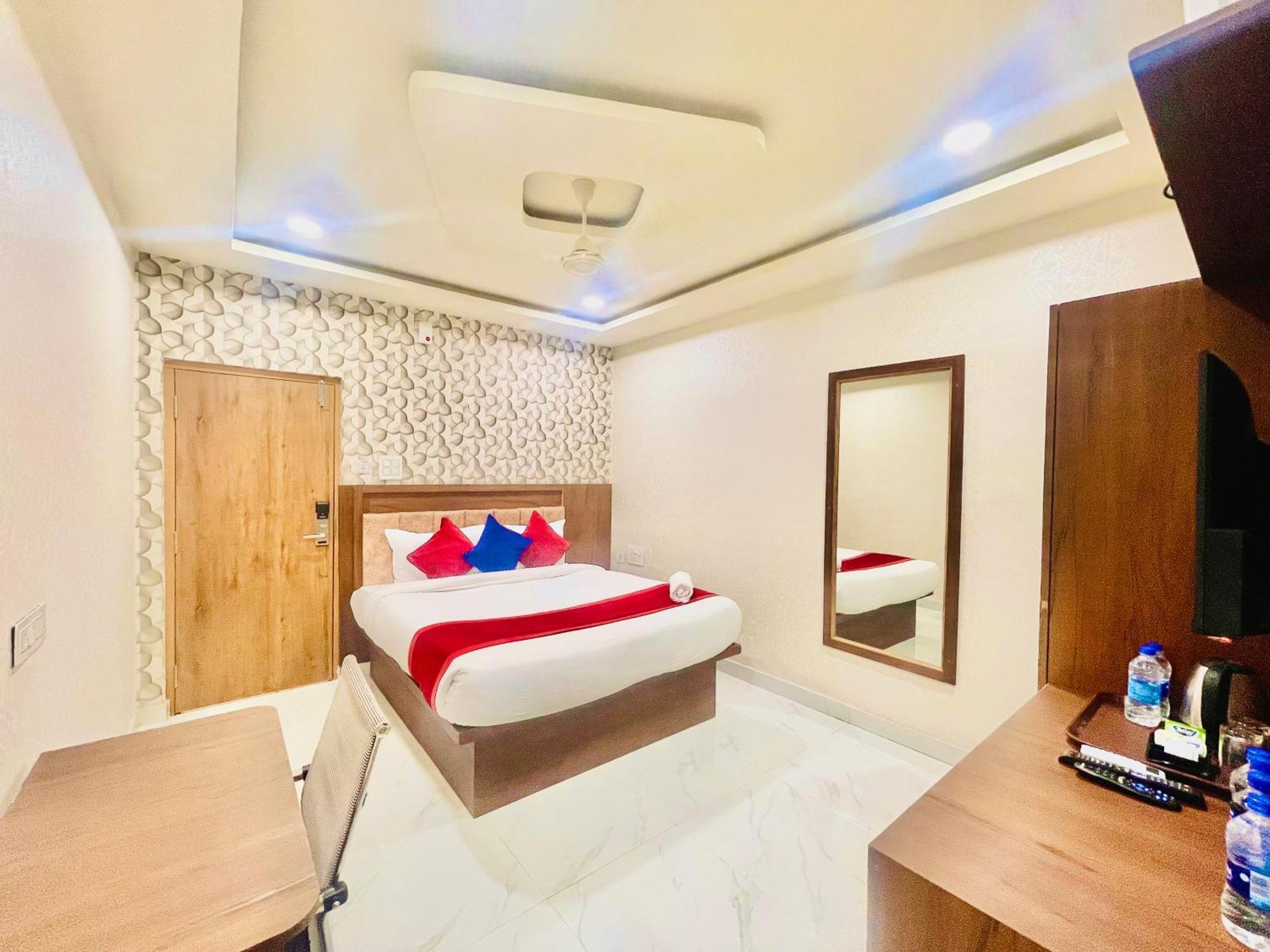Hotel Eagle Grand Hyderabad Airport Zone Шемшабад Екстер'єр фото