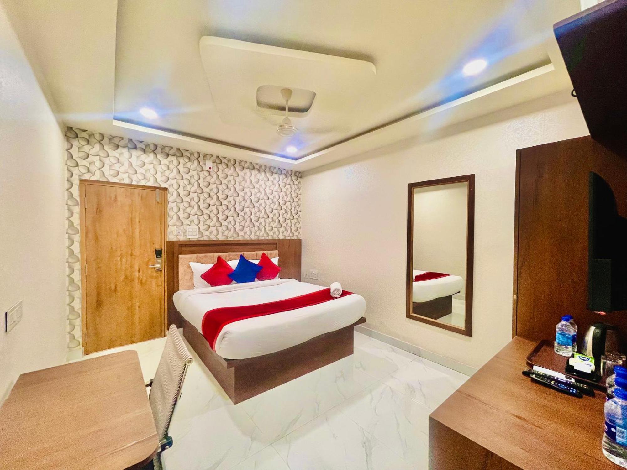 Hotel Eagle Grand Hyderabad Airport Zone Шемшабад Екстер'єр фото