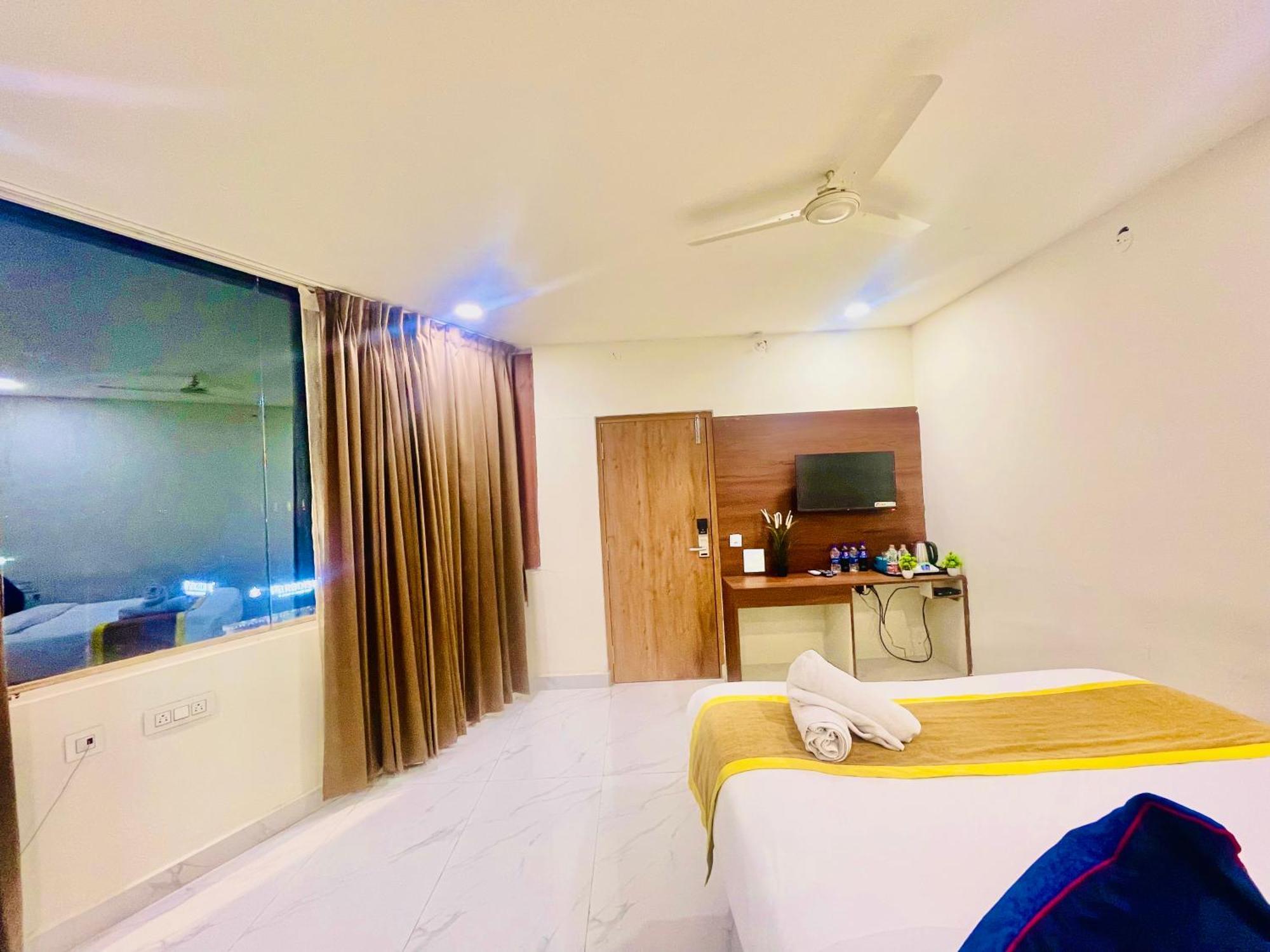 Hotel Eagle Grand Hyderabad Airport Zone Шемшабад Екстер'єр фото
