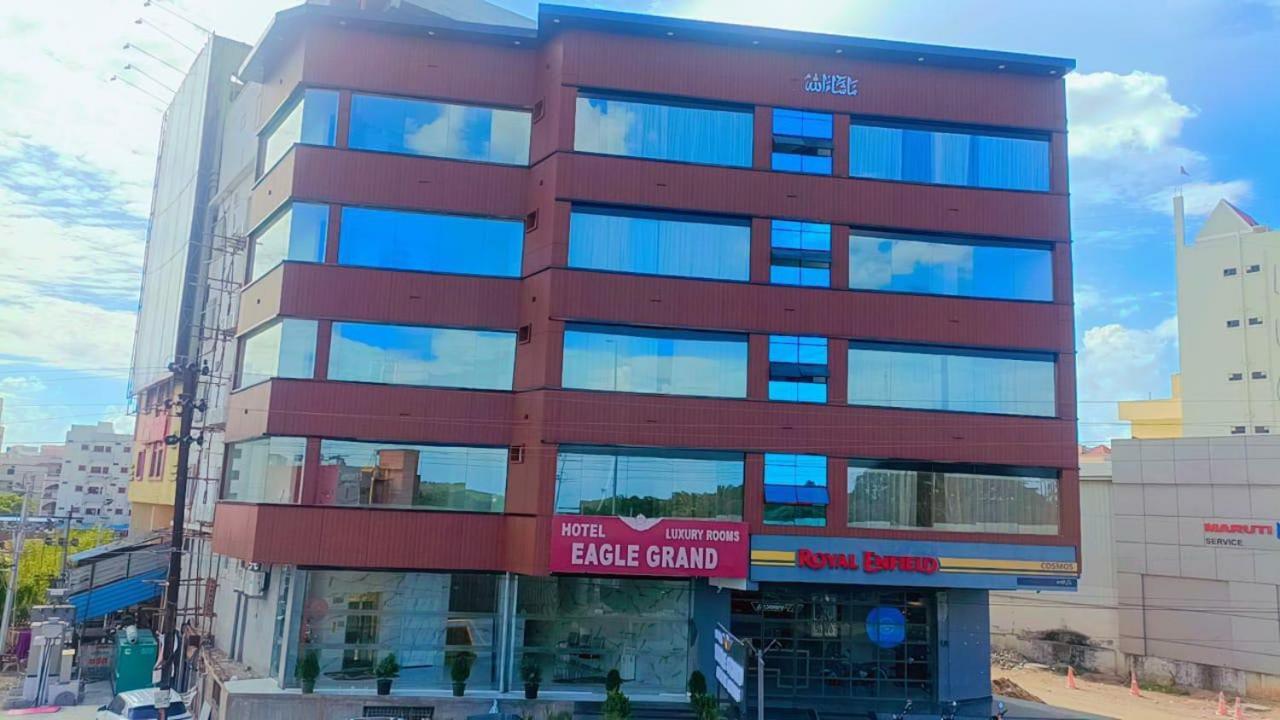 Hotel Eagle Grand Hyderabad Airport Zone Шемшабад Екстер'єр фото